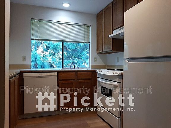 2nd image of 770 NW Apple Blossom Loop