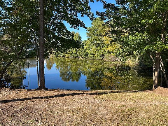 3rd image of 905 Helmsdale Ct