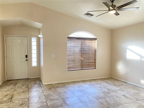 4th image of 1589 Mariposa Way