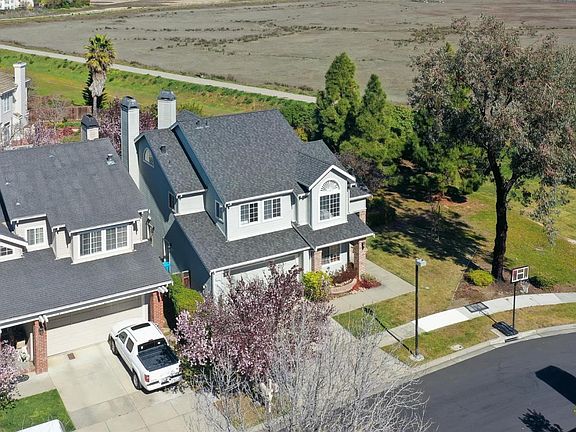 3rd image of 811 Cape Cod Dr