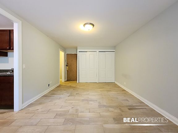 5th image of 510 W Briar Pl #510101