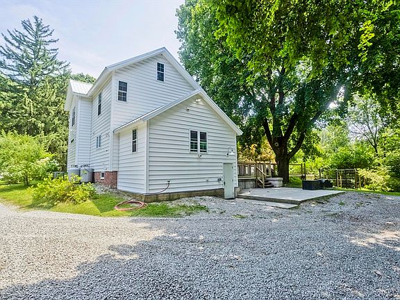 5th image of 82 Summer St