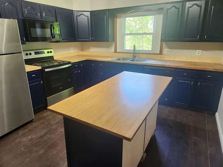 438 Adams St — Photo 2