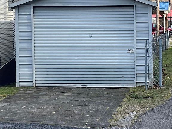 4th image of 249 W Main St
