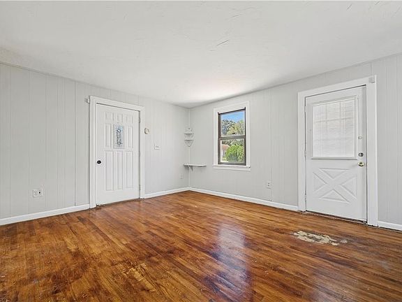 2nd image of 843 15th St