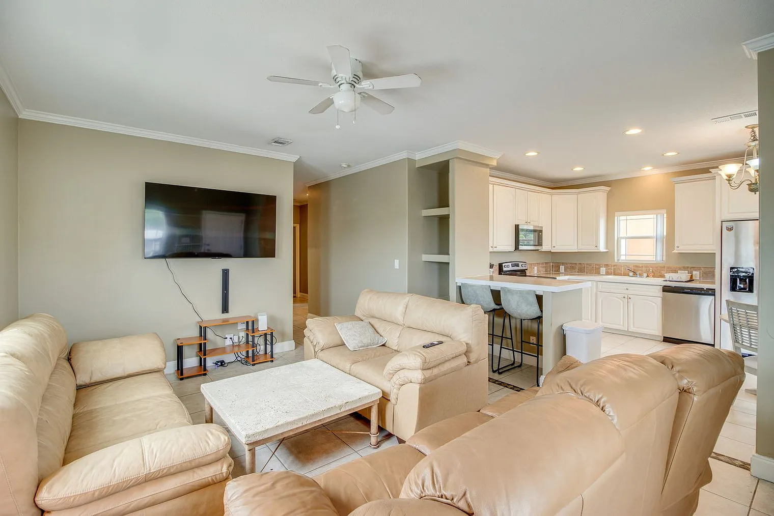4 bed, 2.0 bath, 1377 sqft, $3,451 — Photo 2