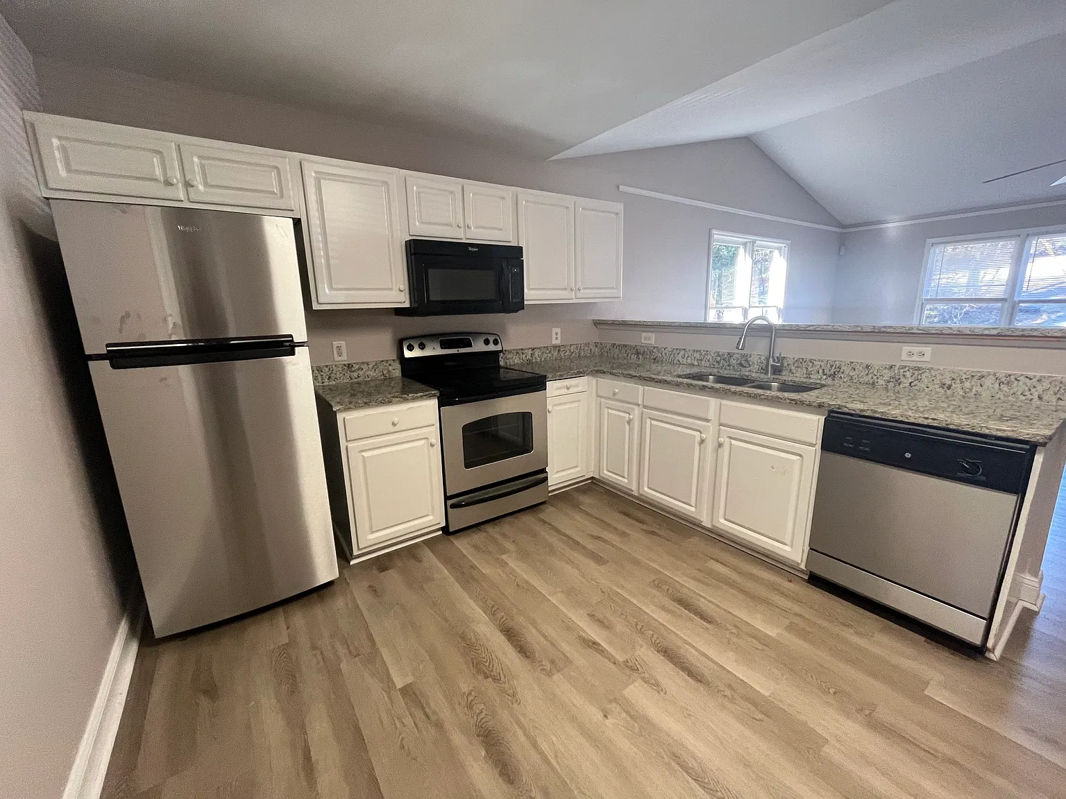 3 bed, 1260 sqft, $1,750 — Photo 2