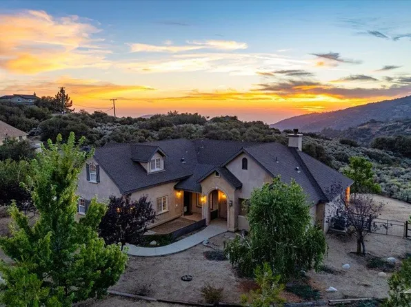 24281 Jacaranda Dr, Tehachapi, CA 93561