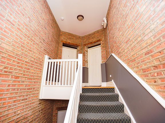 2nd image of 5240 S King Dr #3S