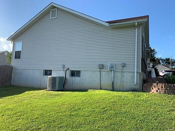 3rd image of 81 Hamlet Dr