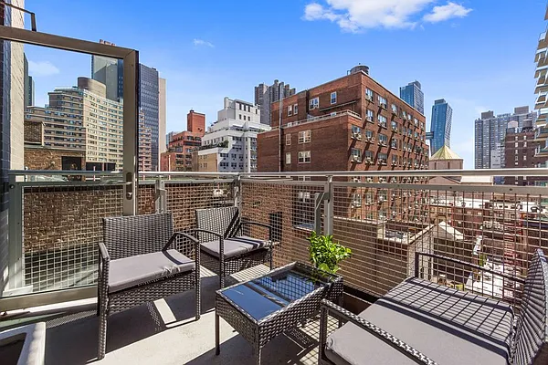 Sold by Triplemint | media 7