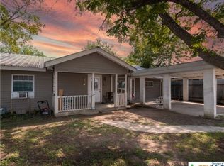 105 W Senterfitt St, Lometa, TX 76853