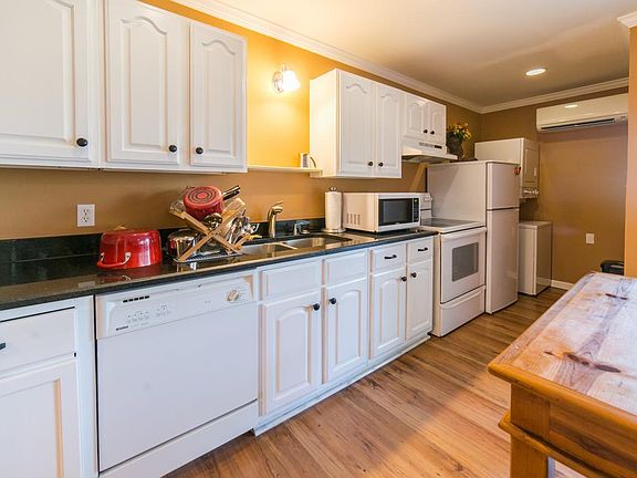 4th image of 1214 Barton Hills Dr APT 208