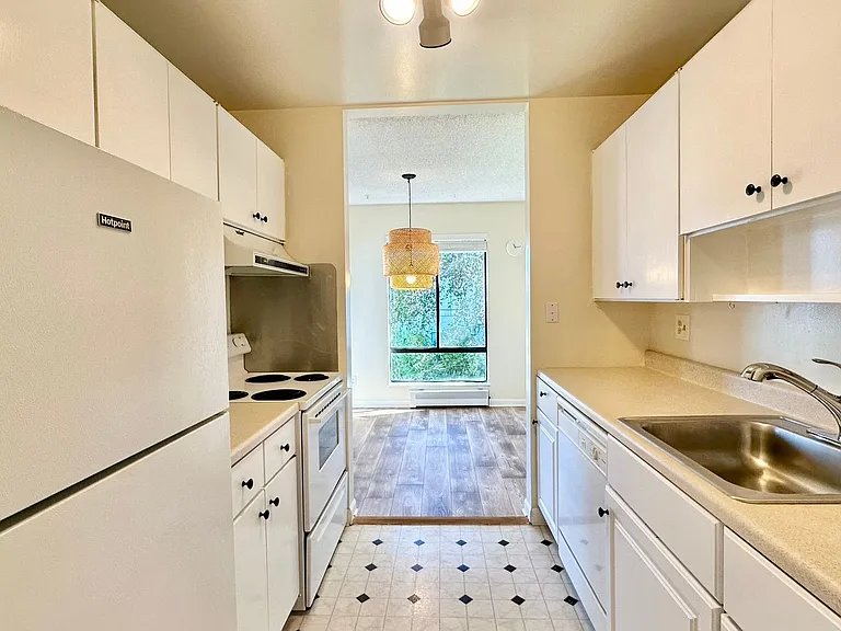 8 Admiral Dr #A227 — Photo 4