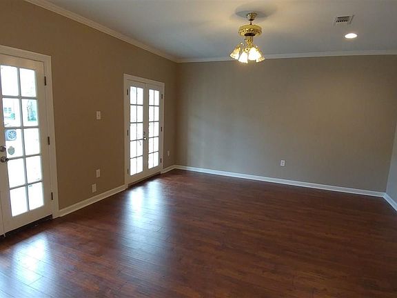 3rd image of 15554 Riverdale Ave E
