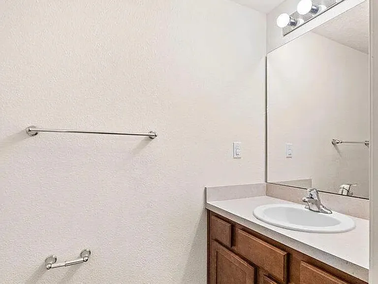 394 Servia Dr — Photo 31