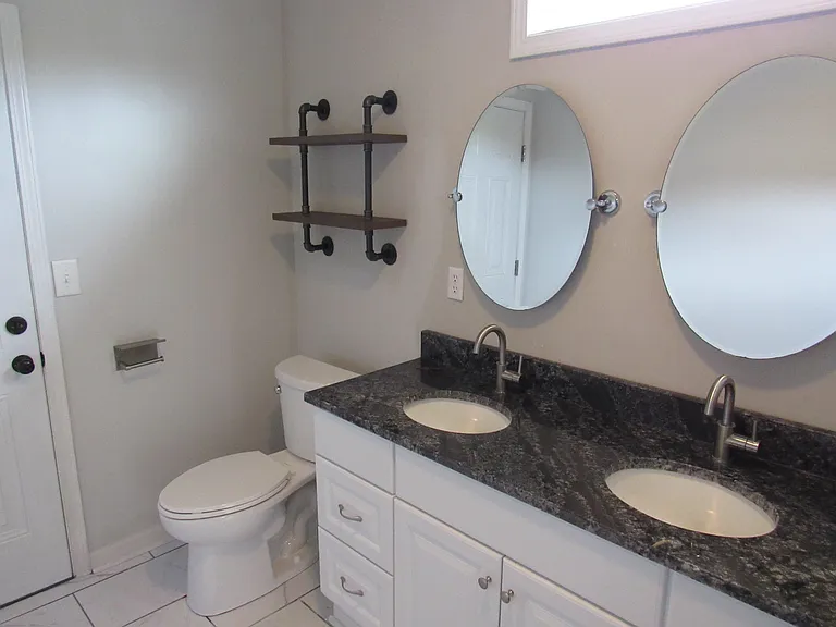 1511 Crowders Woods Dr — Photo 4