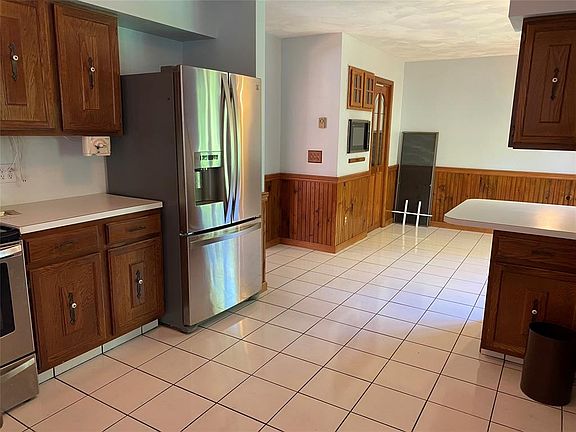 4th image of 19 Maple Ln