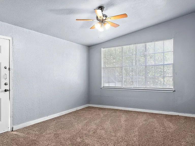 2709 Hillside Dr — Photo 7