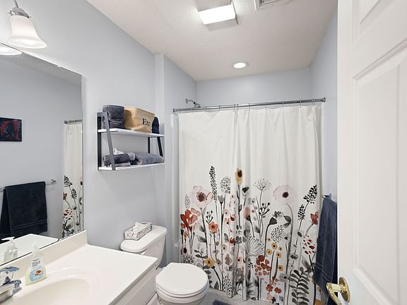 5th image of 240 N 2nd St APT B