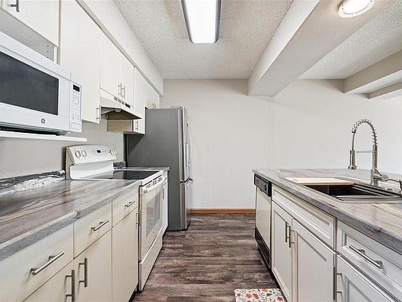 5th image of 2060 Holiday Rd