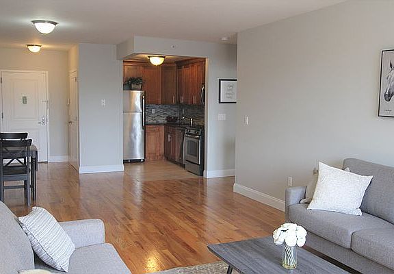 3rd image of 20-12 31st St #3H
