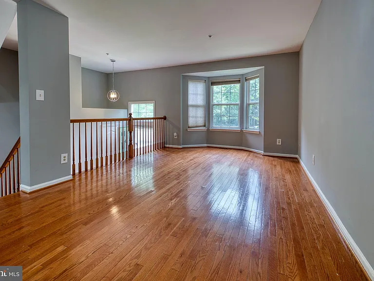 30 Flaxleaf Ct — Photo 5