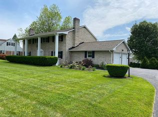 370 Pleasant View Dr, Mountville, PA 17554