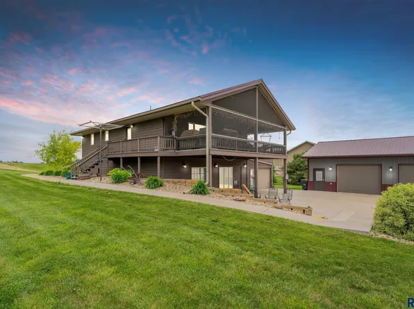 45128 262nd St, Canistota, SD 57012