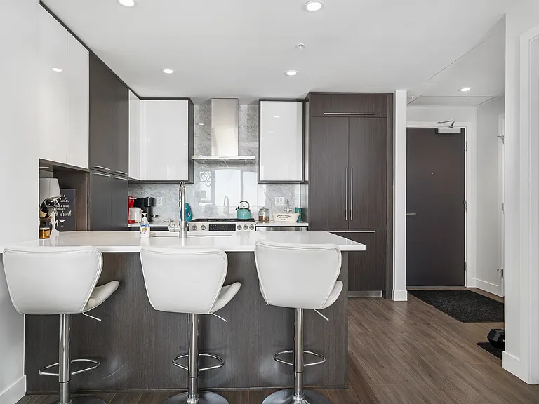 930 16th Ave SW #1704 — Photo 8