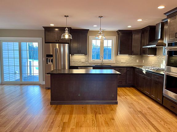 5th image of 15 Huckleberry Avenue #72