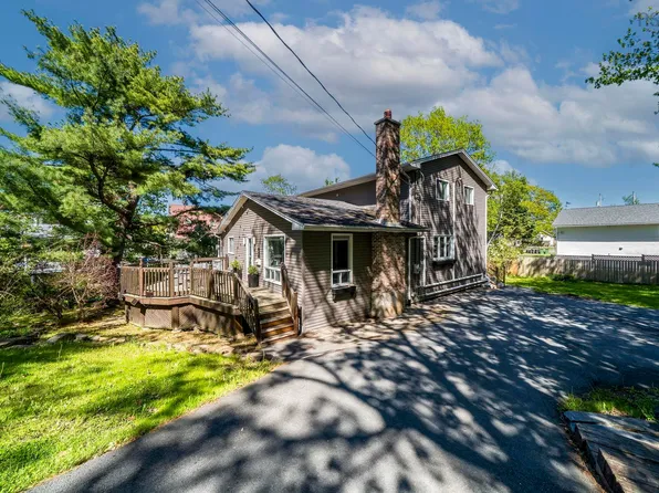 7 Crabapple Ln, Halifax, NS B3P 1W2