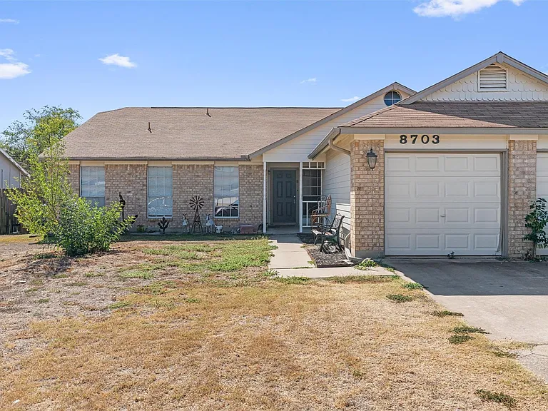 8703 Pineridge Dr #B — Photo 2