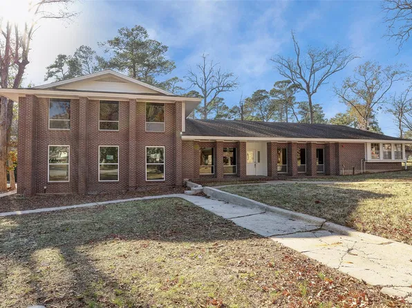 200 Broken Bough Ln, Conroe, TX 77304