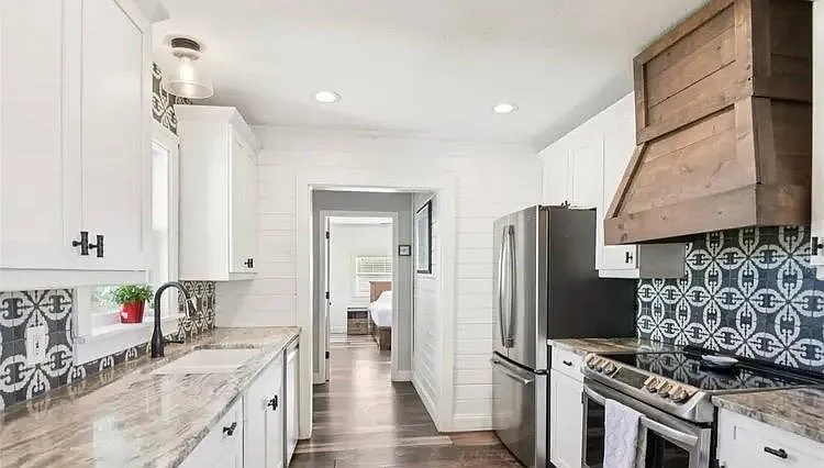704 W Fribley St — Photo 6