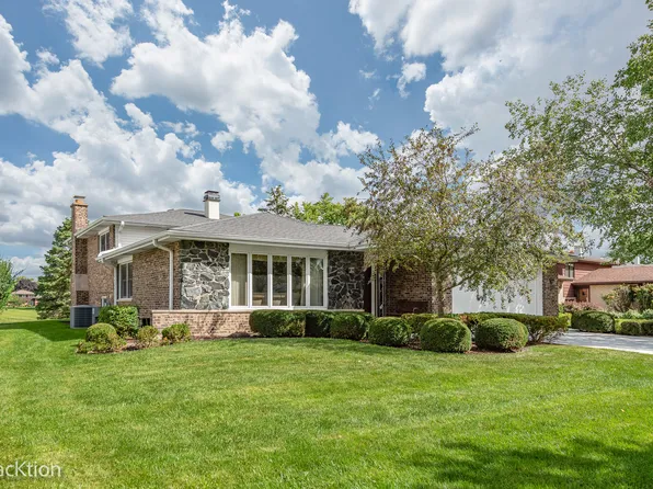 2960 Spring Green Dr, Darien, IL 60561