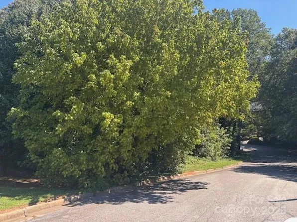 1541 & 1531 9th Street Ln NW, Hickory, NC 28601