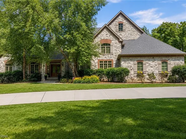 2060 Woodshire Ln, Medina, OH 44256