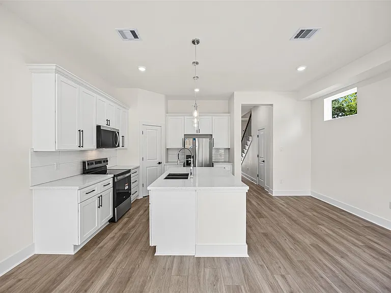 443 Hahlo St — Photo 12