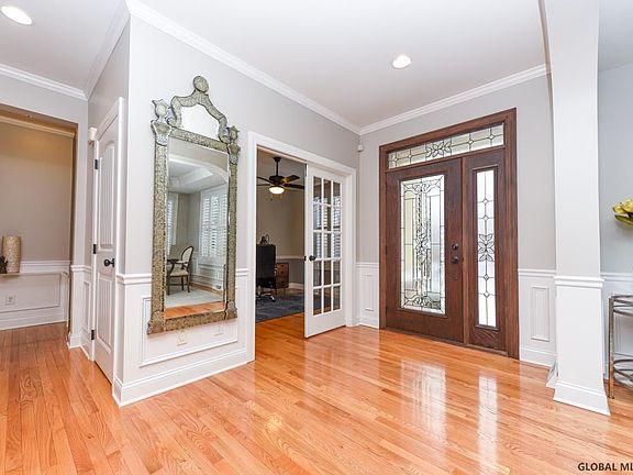 3rd image of 15 Farmview Ln