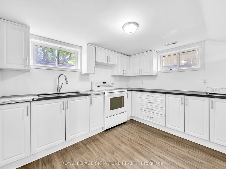 43 Parkside Dr #BASEMENT — Photo 2