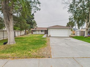 8819 W Deschutes Dr, Kennewick, WA 99336