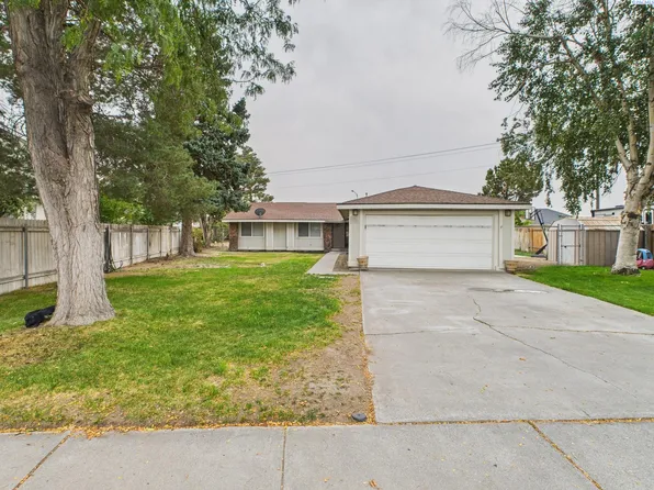 8819 W Deschutes Dr, Kennewick, WA 99336