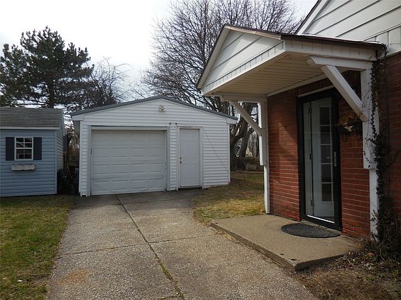 2nd image of 3216 Elmwood Ave