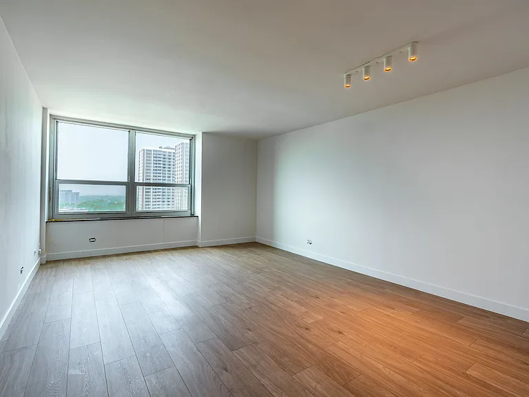 720 W Gordon Ter #17H — Photo 9