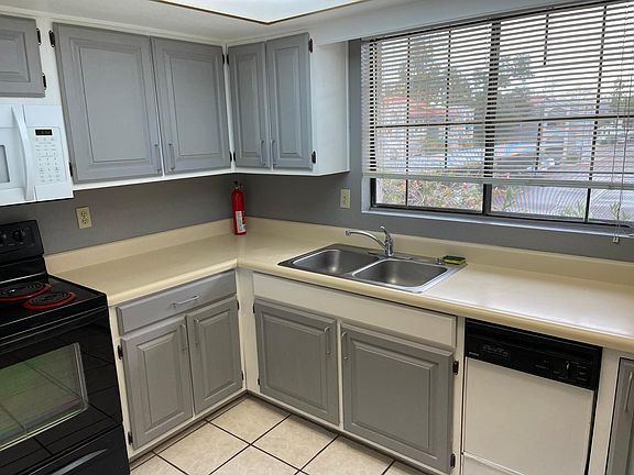 3rd image of 15402 N 28th St Unit 209