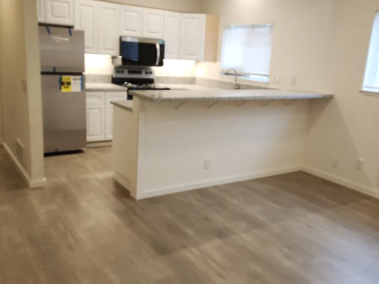 402 S Laurel St — Photo 16