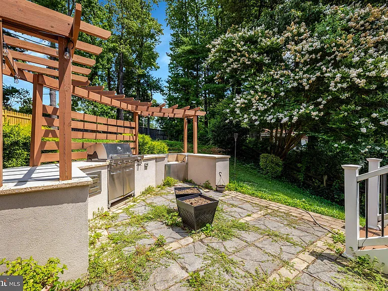 8995 Parliament Dr — Photo 57