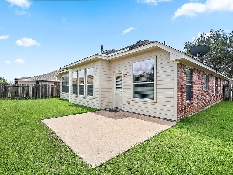 7611 Waterlilly Ln — Photo 24