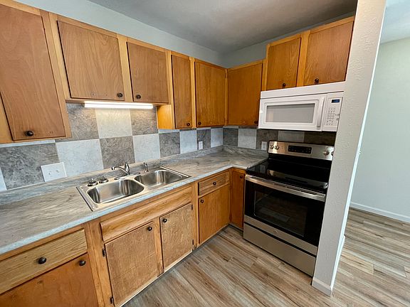 5th image of 215 E Culton St #B